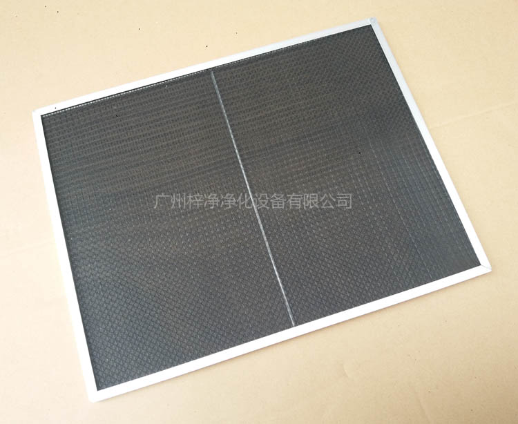尼龙网初效过滤器骨架采用直径为6mm的铁丝焊接处理,目的防止过滤器变形。