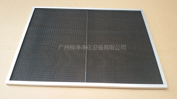 尼龙网初效过滤器骨架采用直径为6mm的铁丝焊接处理,目的防止过滤器变形。