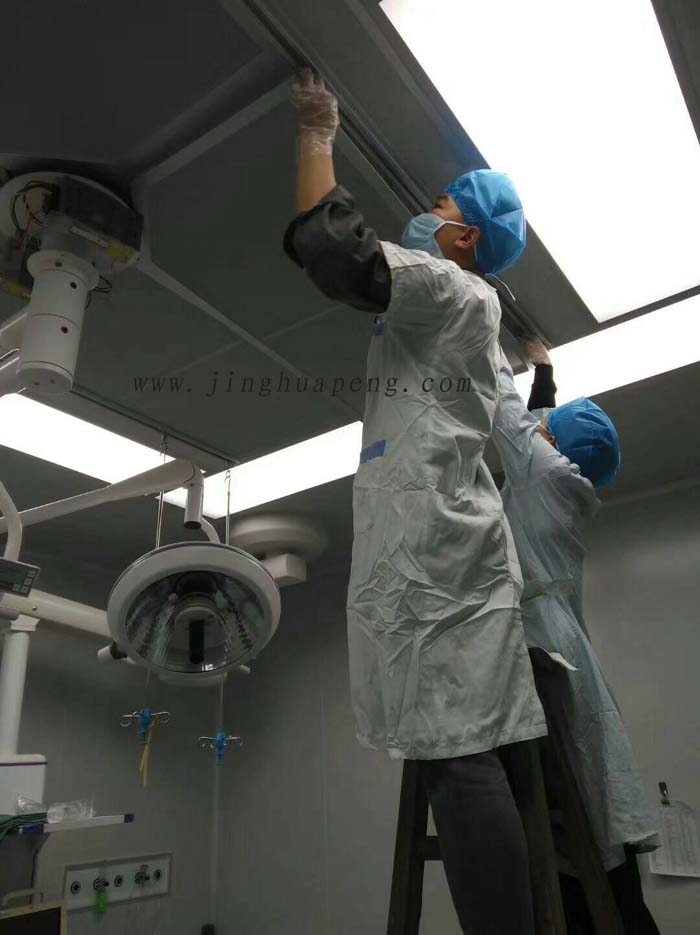 医院洁净手术室纸隔板高效空气过滤器安装完毕，封闭散流板