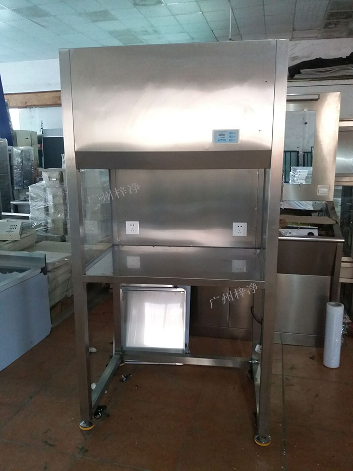升降门超净工作台又称为升降门洁净工作台、推拉门超净工作台、无菌工作台