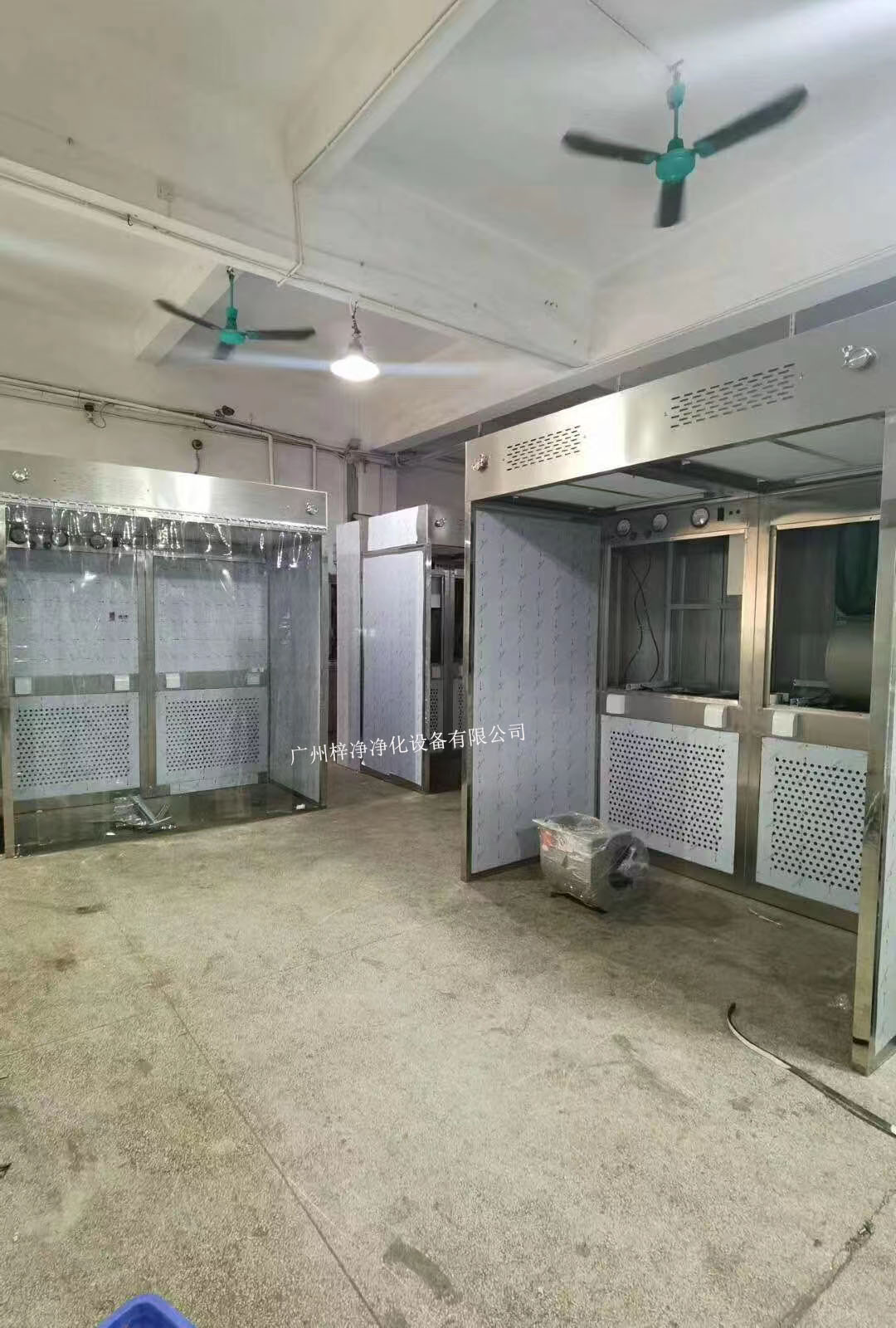 负压称量室设备由工作区、回风箱体、风机箱体、出风箱体及外箱体几大部分拼装而成。