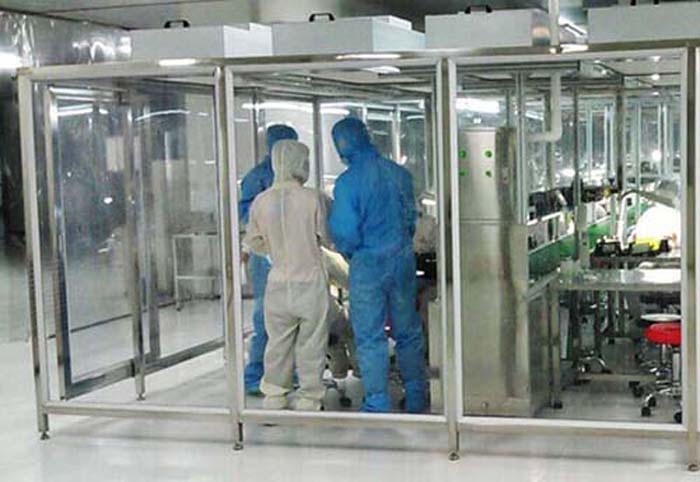 洁净棚使用过程中 使用人员应穿戴清洁的工作服、手套、口罩等防护用品。 不得在洁净棚内进食、饮水、吸烟等。